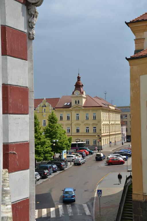 Hotel Posta Бенешов Екстериор снимка